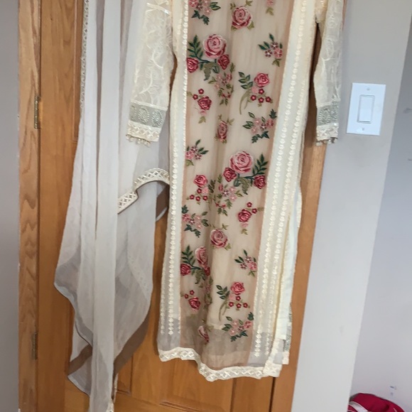 CUTE Pakistani outfit - Picture 8 of 9